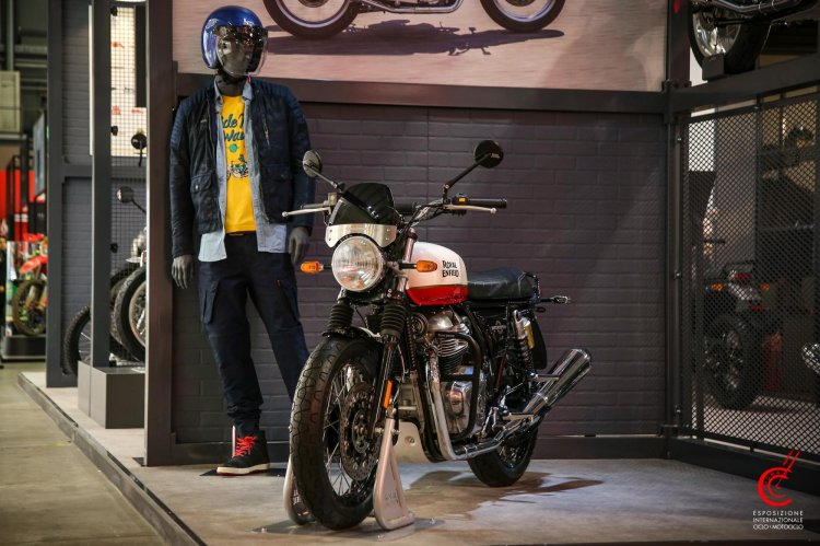 Royal Enfield Interceptor 650 Front Three Quarter