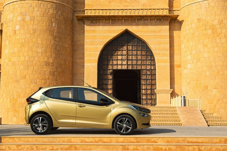 Tata Altroz Exterior Static Shot Side Profile 1