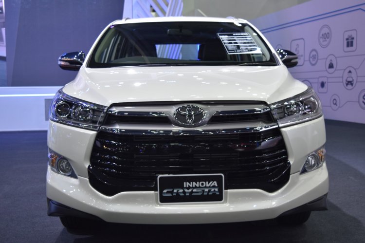 Toyota Innova Crysta At 2017 Bangkok International