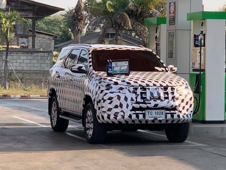 2022 toyota fortuner spy shots