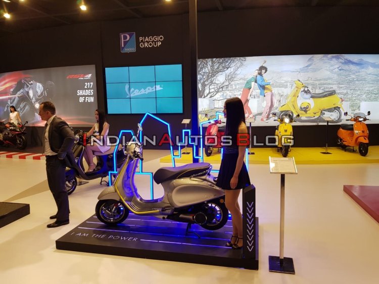 Vespa Elettrica Auto Expo 2020 Right Side