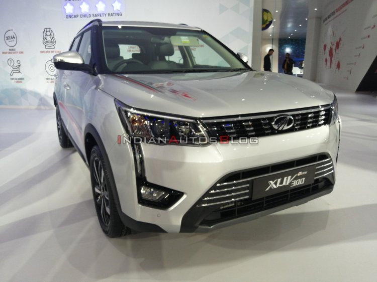 Mahindra Xuv300 Sportz Tgdi Front Three Quarters R