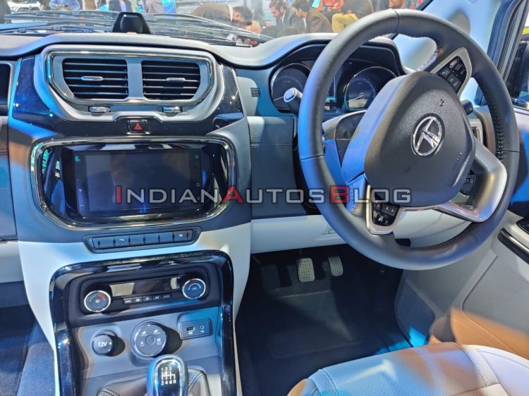 Tata Hexa Safari Concept Dashboard Drriver Side Au