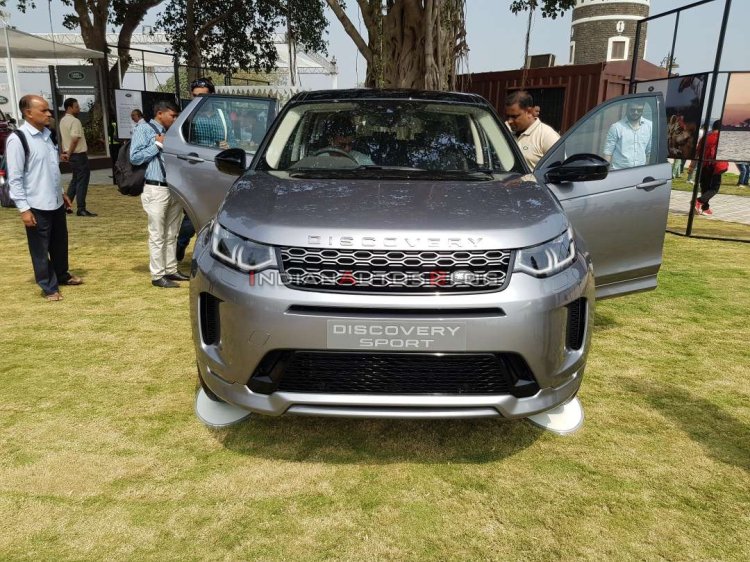 Range Rover Price Vietnam  - Chào Anh Chị, Để Nhận Được Báo Giá Đặc Biệt Từ Jaguar Land Rover Vietnam, Royal Auto Hoàng Gia Hà Nội, Các Anh Chị Hãy Liên Hệ Ngay 034 822 8888 Hoặc Điền Thông Tin Vào Form Báo.