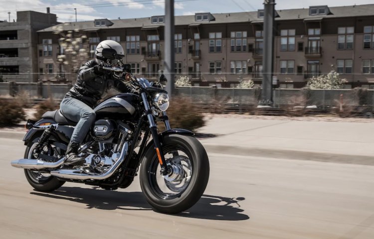 2020 Harley Davidson 1200 Custom In Action