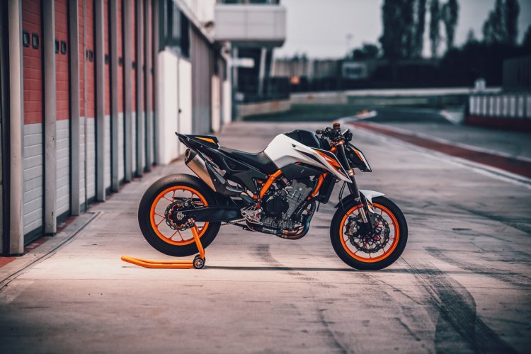 Ktm 890 Duke R Right Side