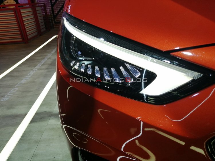 New Mg Zs Petrol Facelift Headlamp Auto Expo 2020
