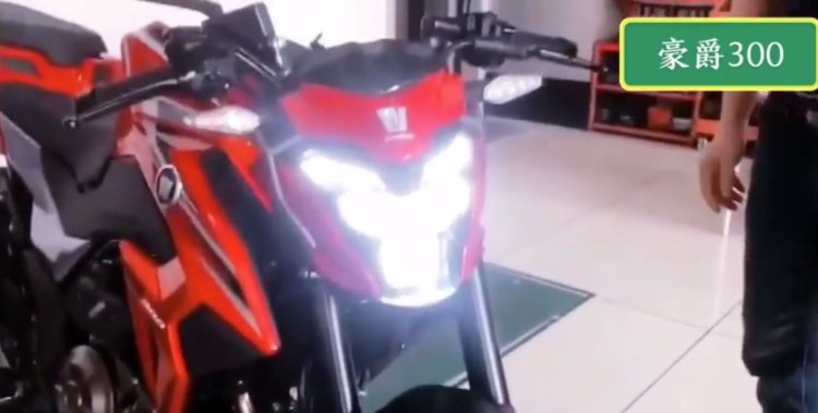 Suzuki Gsx S300 Haojue Dr300 Headlight On