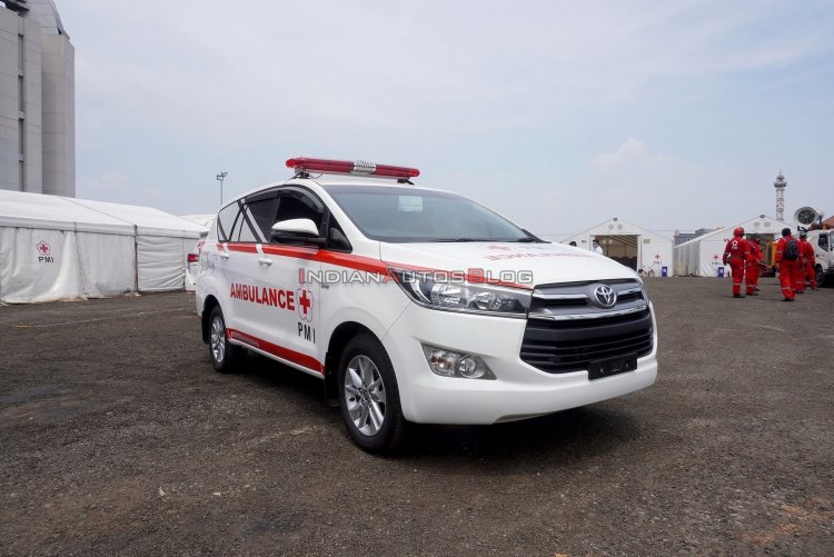 Toyota Innova Ambulance Exterior Cddd