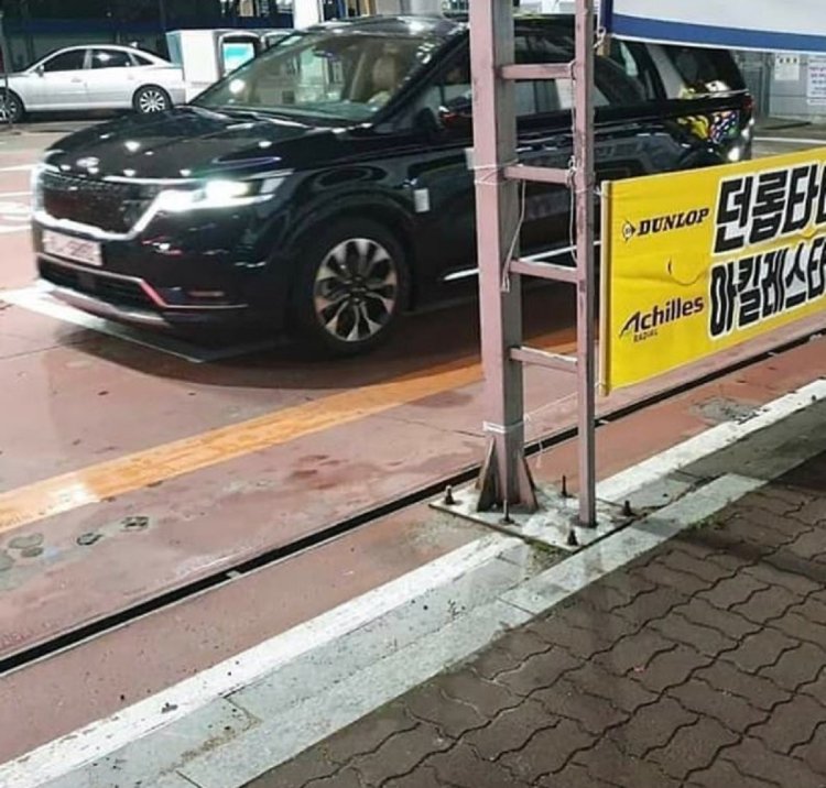 2021 Kia Carnival Spotted In Flesh Front View