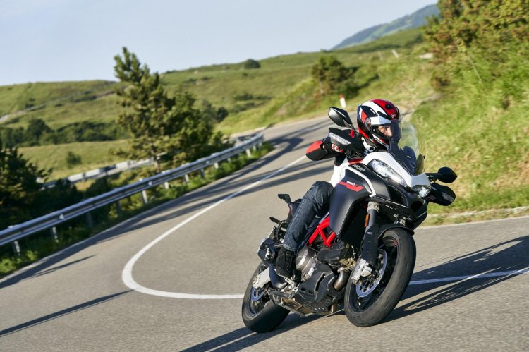 2021 Ducati Multistrada 950 S Action