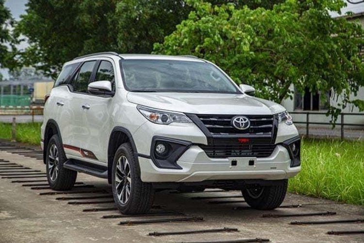 2015 - [Toyota] Fortuner - Page 2 Toyota-fortuner-trd-limited-edition-being-tested-283d