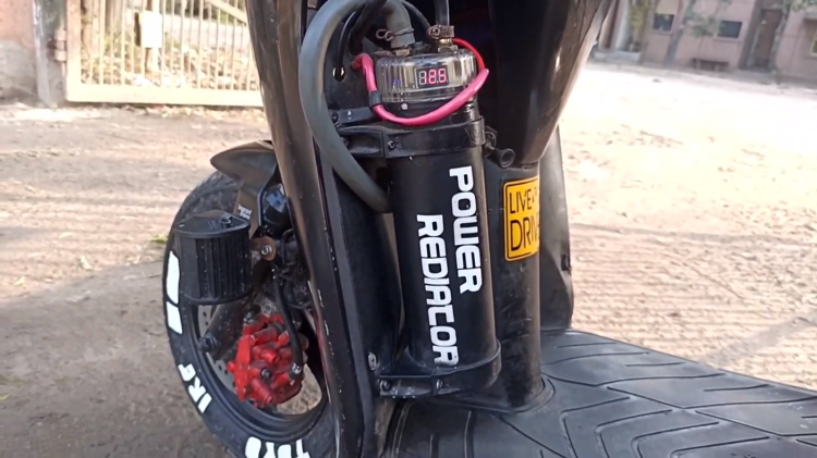 Modified Honda Aviator fake nitro cylinder