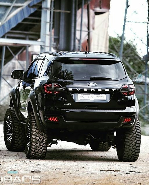 Modified Ford Endeavour gets 7-inch lift kit, looks badass