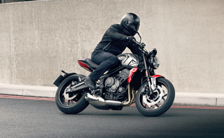 2021 Triumph Trident 660 Action