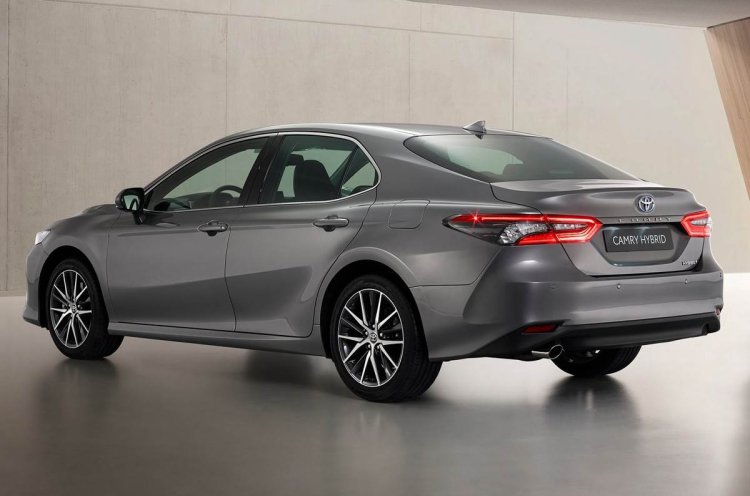 2021 Toyota Camry facelift revealed, receives cosmetic & feature updates