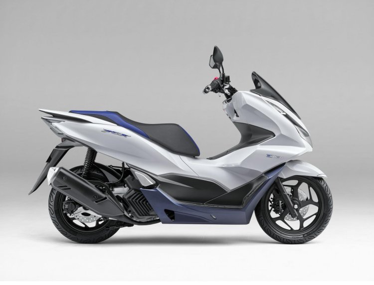 New Honda PCX range of scooters (including a hybrid) introduced in Japan