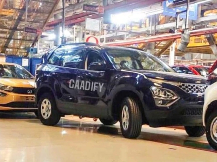 2021 Tata Safari Spied