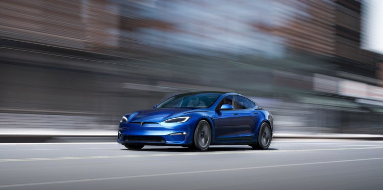 2021 Tesla Model S Front Quarter 3