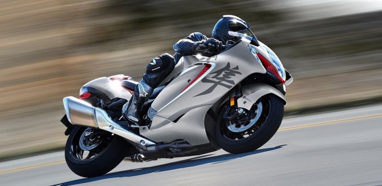 2021 Suzuki Hayabusa Lean Left