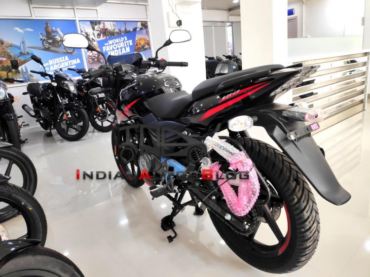 2021 Bajaj Pulsar 180 Rear Left