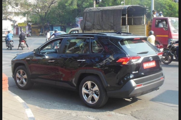 Toyota Rav4 Spotted Testing in India