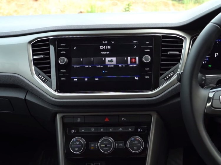 2020 Vw T Roc Review Infotianment Screen