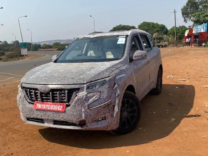 Next Gen Mahindra Xuv500 Spied Front Quarter