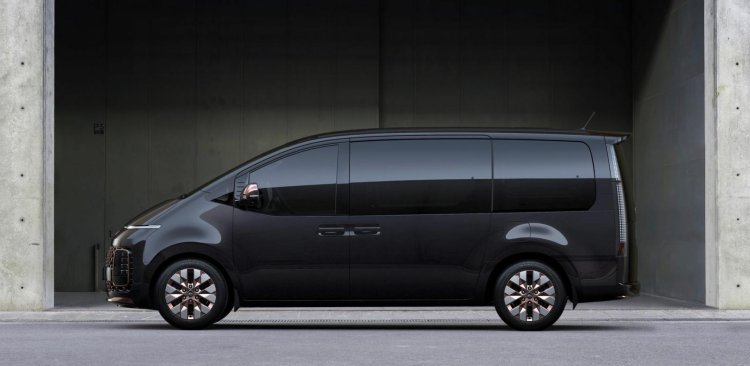 Hyundai Staria Premium Side Profile