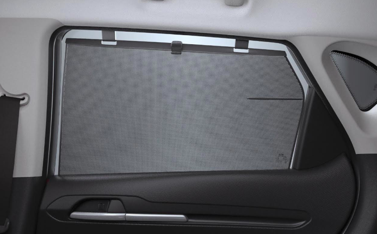 2021 Kia Sonet Automatic Rear Window Blinds Images