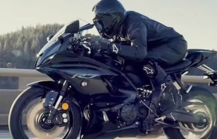 Yamaha R7 In Action