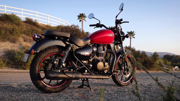 Royal Enfield Meteor 350 Rear Right