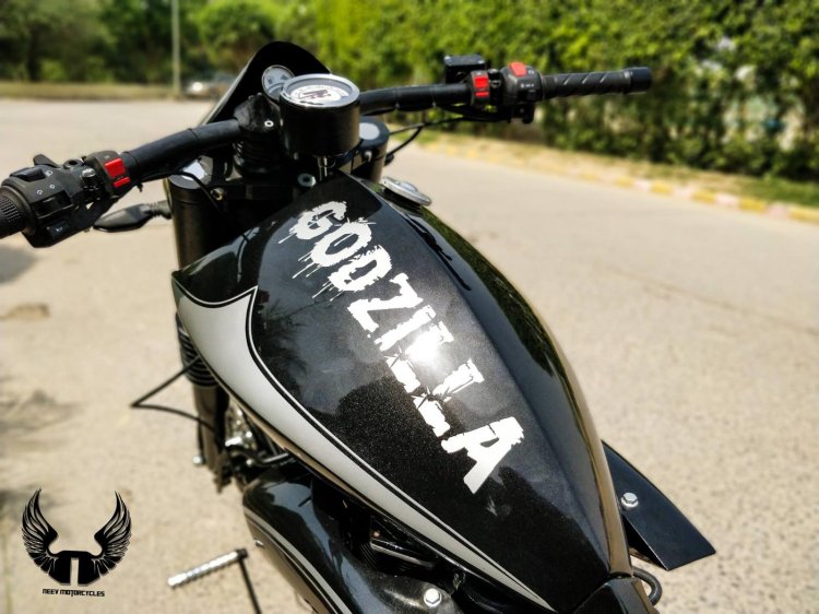 royal enfield thunderbird 500 fuel tank capacity