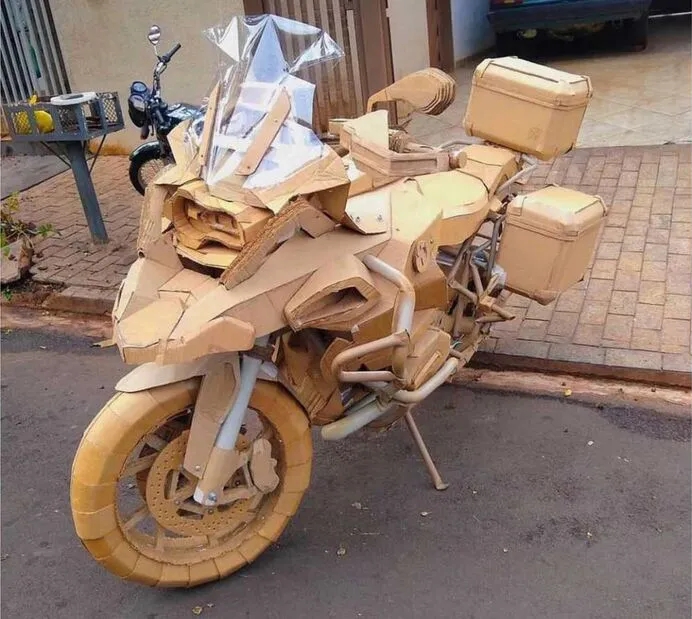 Bmw R 1250 Gs Cardboard Front Left