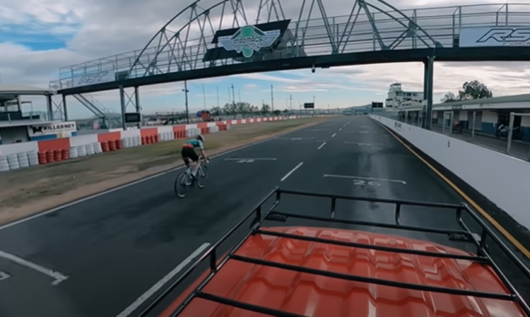 Bajaj Qute Vs Bicycle Drag Race 2