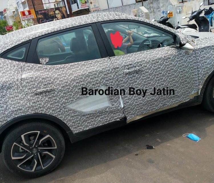 Mg Astor Mg Zs Petrol Spy Shot Right Side