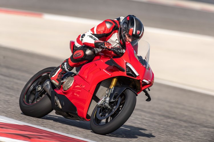 Bs6 Ducati Panigale V4 On Track