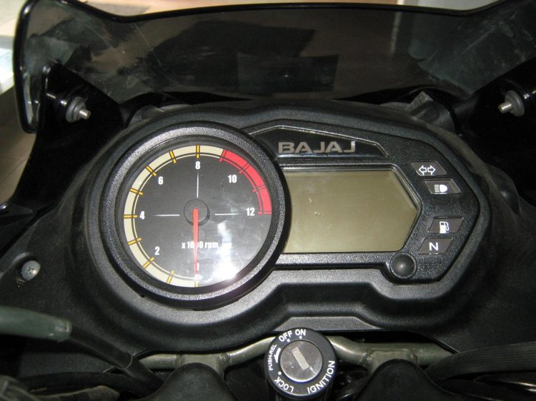bajaj discover 135 dtsi old model Facelifted Discover 135 DTS-i Digital instruments are cool