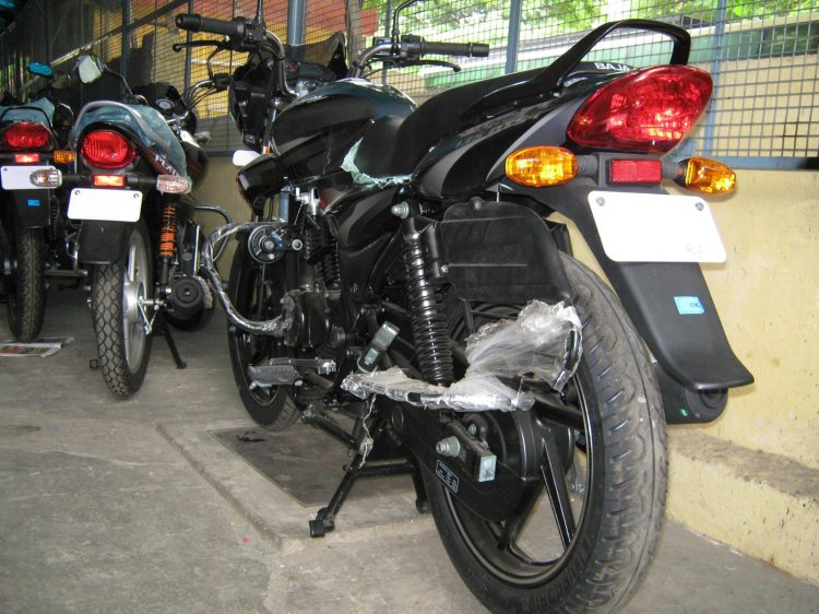 bajaj discover 135 dtsi old model Facelifted Discover 135 DTS-i rear