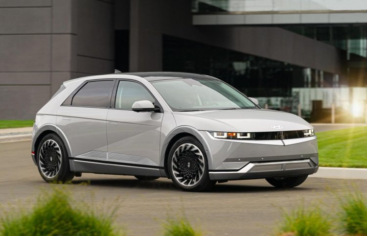 Hyundai Ioniq 5 Front Quarter 2