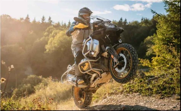 2021 Bmw R 1250 Gs Wheelie In Dirt