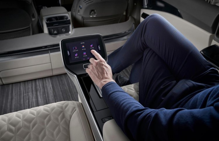 Kia Carnival 4 Seater Rear Seat Controller