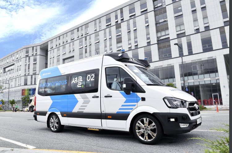 Hyundai Roboshuttle Autonomous Taxi Front Right