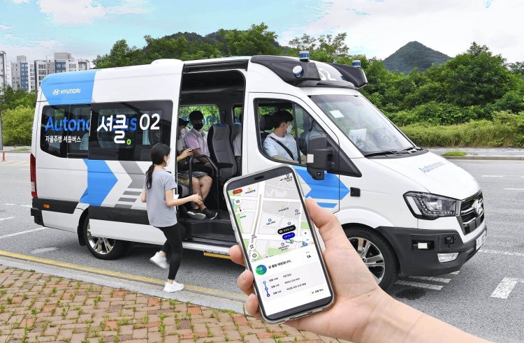 Hyundai Roboshuttle Autonomous Taxi Parked