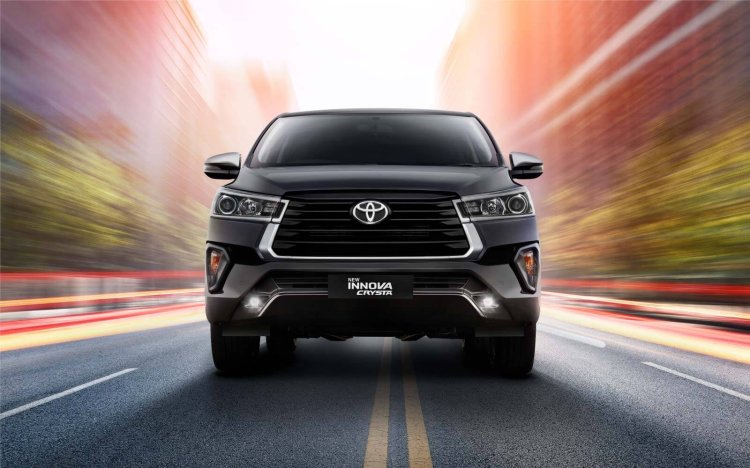 Toyota Innova Crysta Front Low