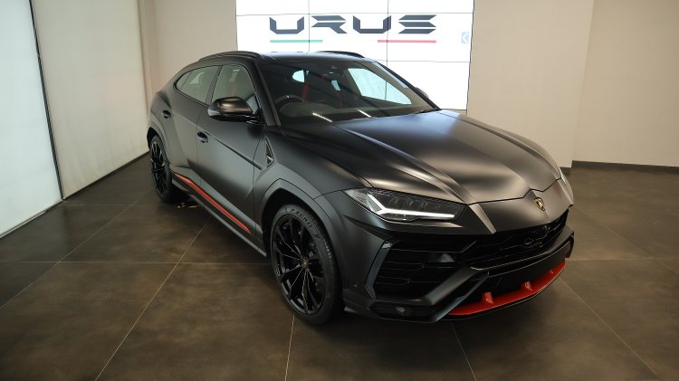 Lamborghini Urus Graphite Capsule Front Right