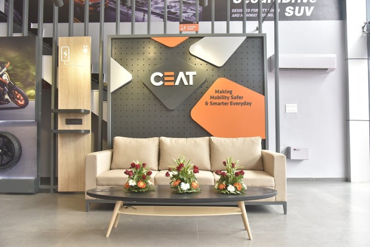 Ceat Showroom Interior 01