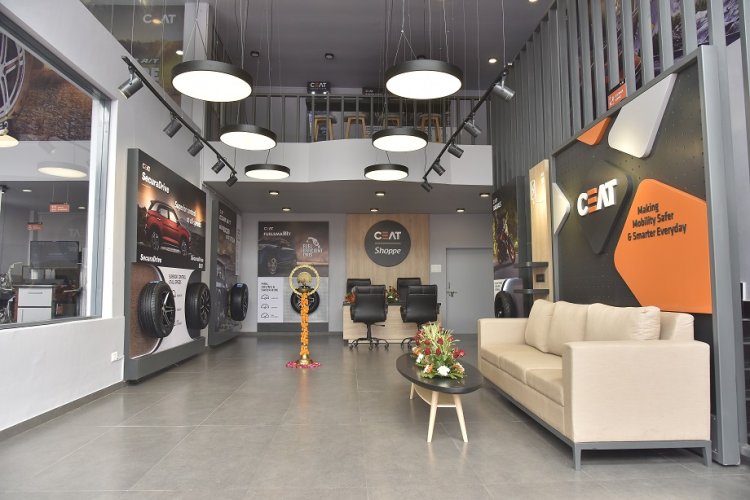 Ceat Showroom Interior 02