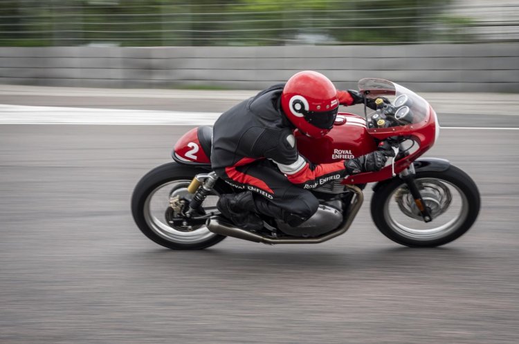 Royal Enfield Continental Gt R650 Lean Right