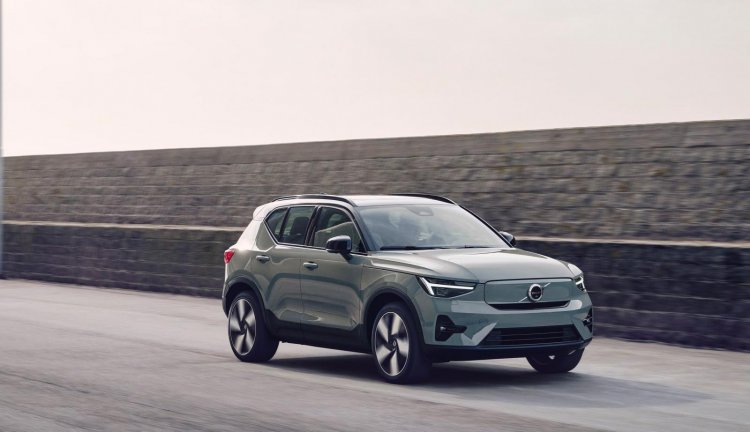 ボルボ Xc40 リチャージ フロント右